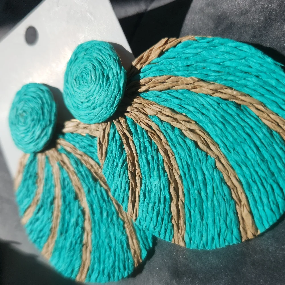 Circle Twine & Teal Earrings - Picture 7 of 10